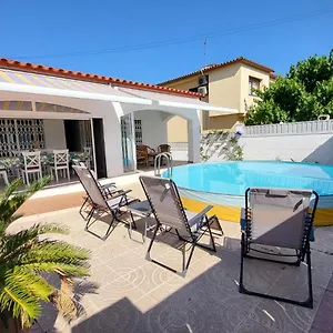 Cosy, Well Equipped House, 5 Min. From The Hébergement de vacances